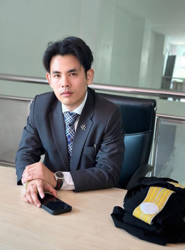 ทนายวิชาญศักดิ์ ก้องสนั่น