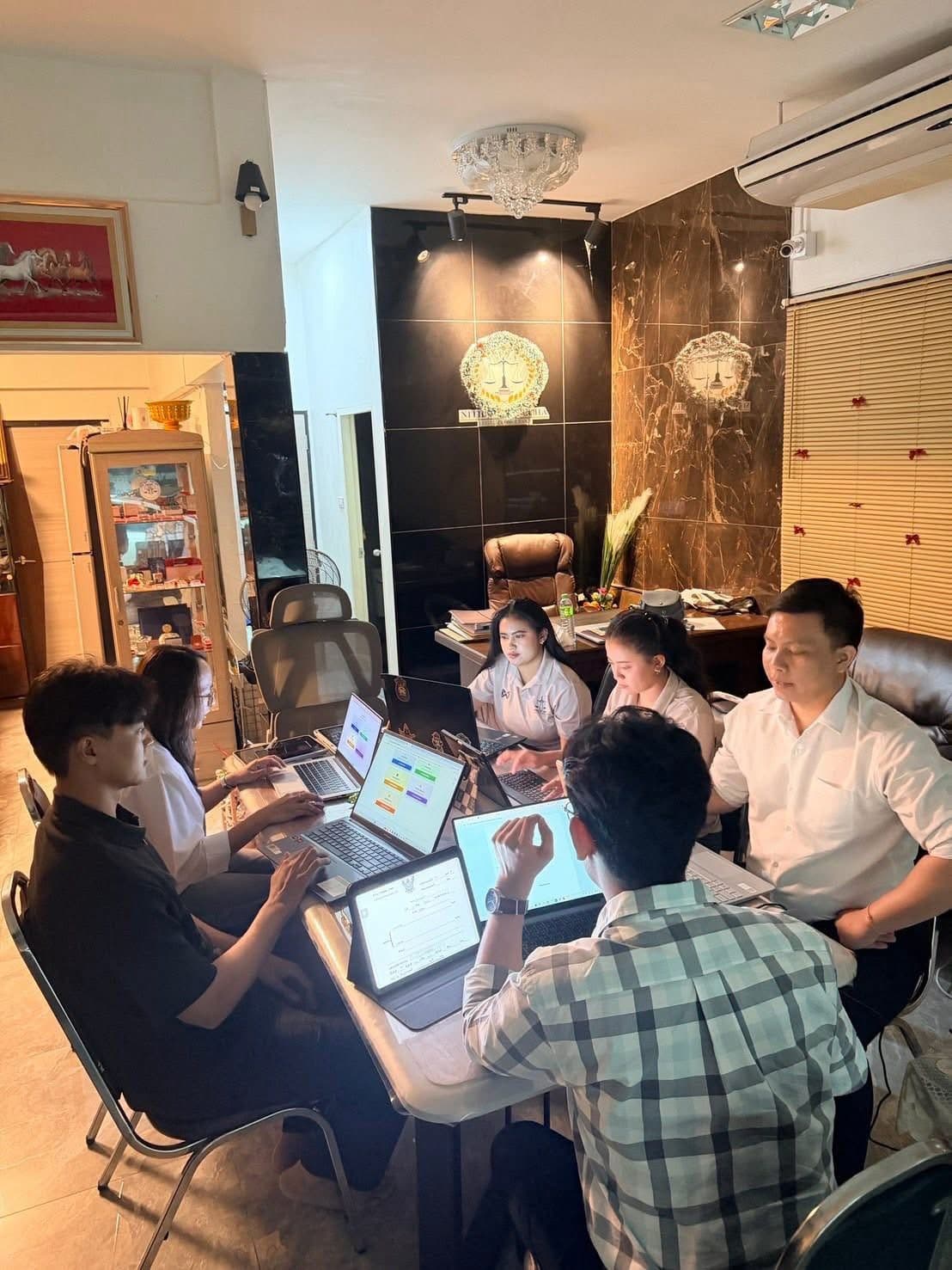 ประชุมวางแผนคดีในทีมงาน